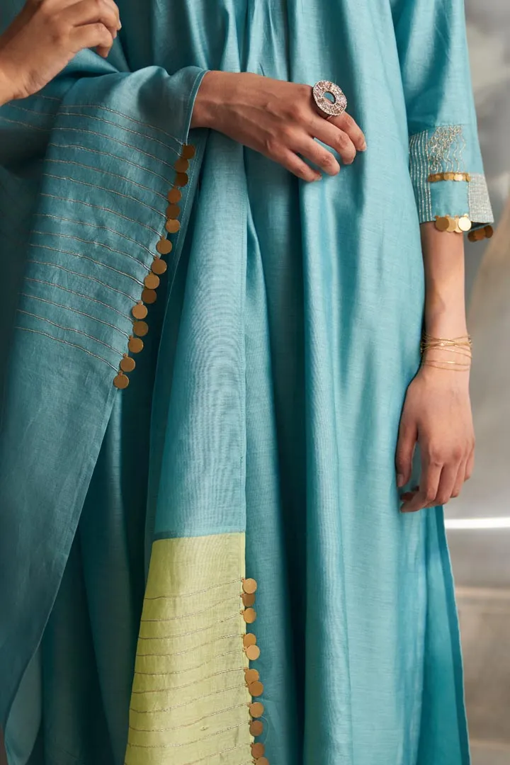 Mis'r Embroidered V-Neck Kurta Set