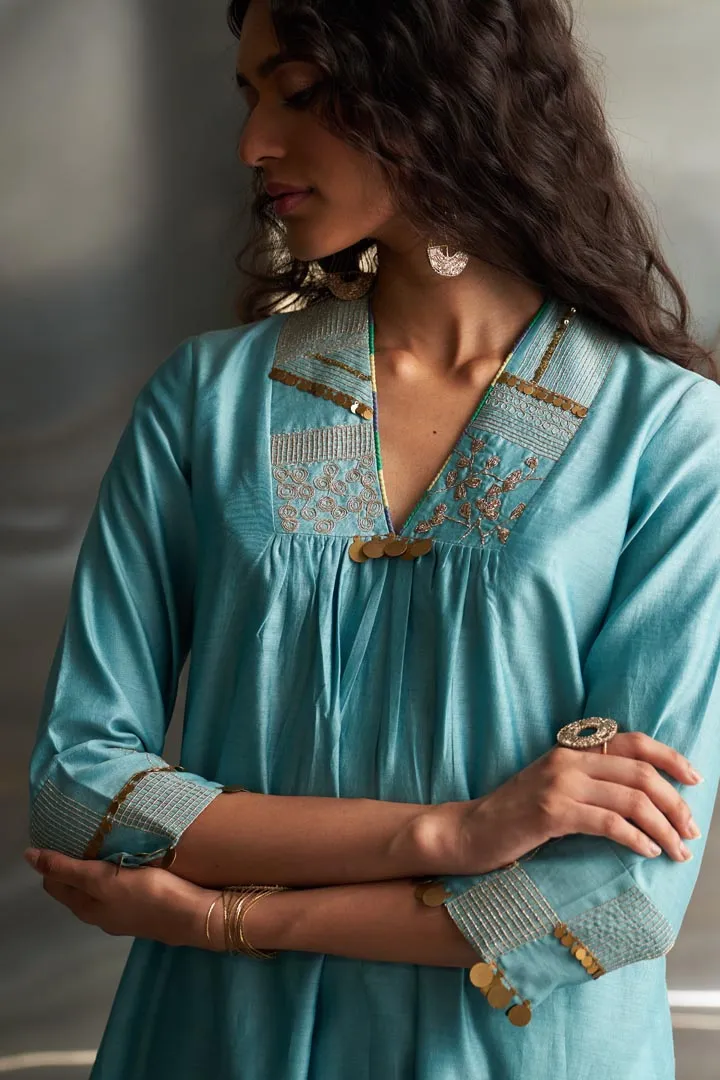 Mis'r Embroidered V-Neck Kurta Set