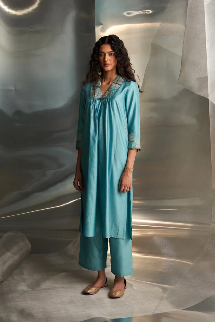 Mis'r Embroidered V-Neck Kurta Set